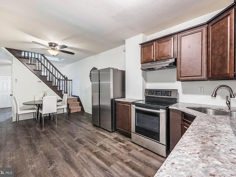 204 N Port St — Photo 8