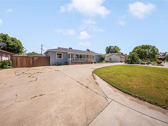 4th image of 9684 Sharon Ave