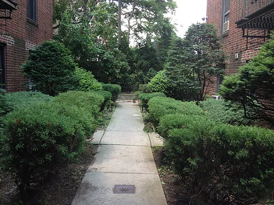 Rented by Eleni Moustakis LREB | media 31