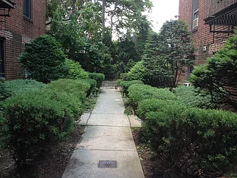 Rented by Eleni Moustakis LREB