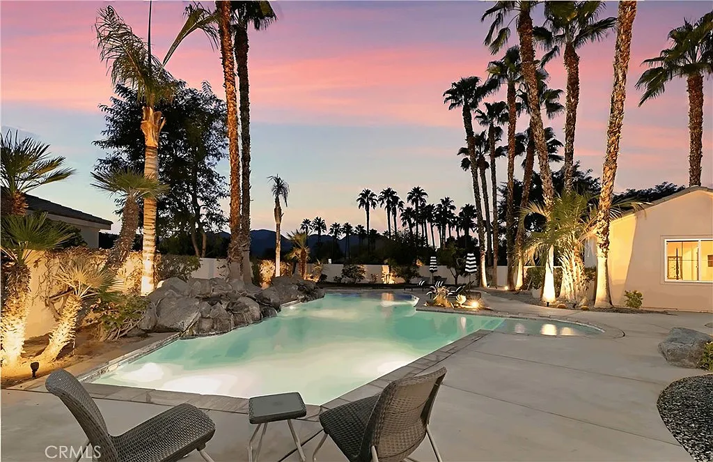 5 bed, 4.5 bath, 3698 sqft, $7,974 — Photo 2