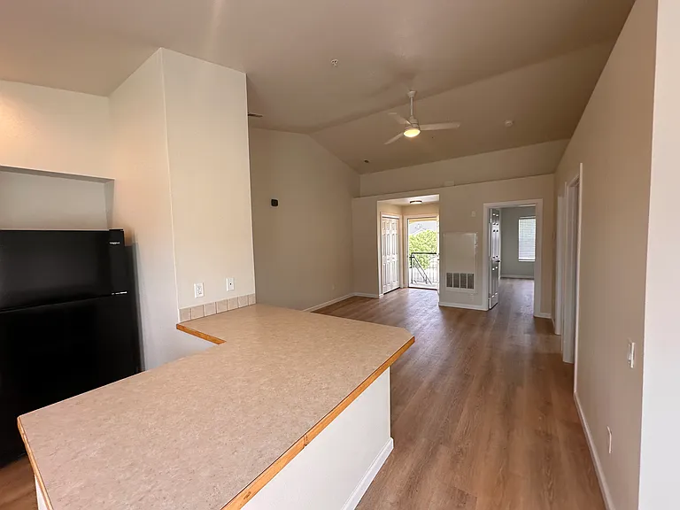 2105 E White Oak Ct #201 — Photo 34