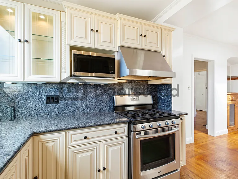 101 Monterey Blvd — Photo 19