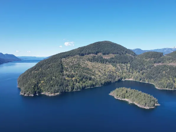 4055 E Dark Cv, Madeira Park, BC V0N 2H4