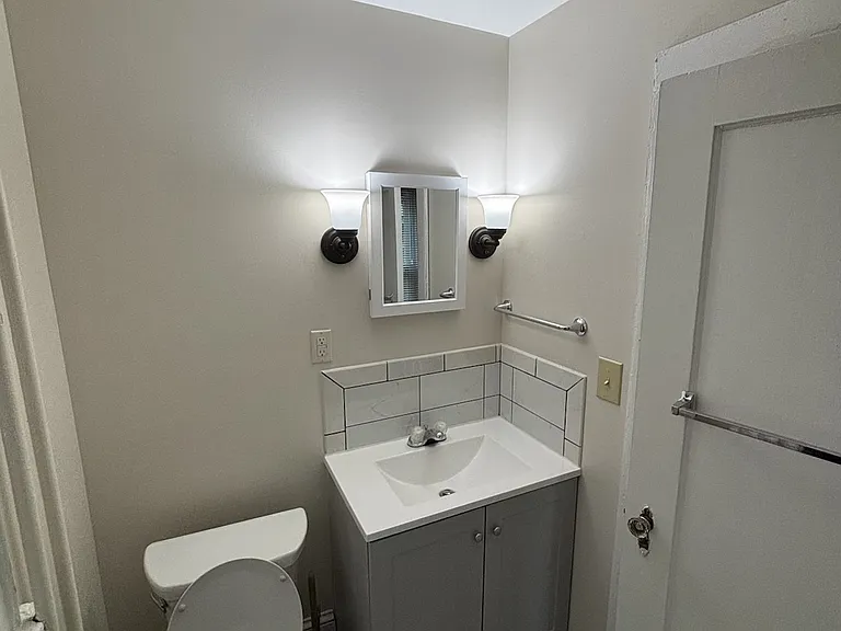 23 W Erie St #1R — Photo 6