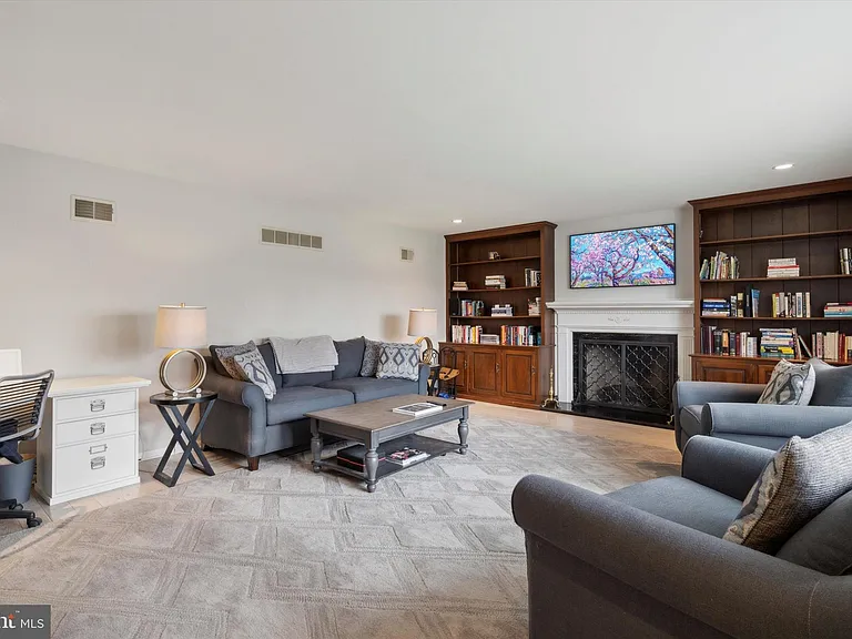 1530 Briar Hill Rd — Photo 4