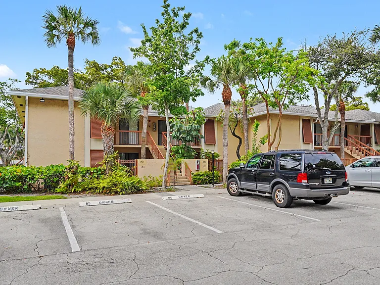 3939 NE 5th Ave #A201 — Photo 37