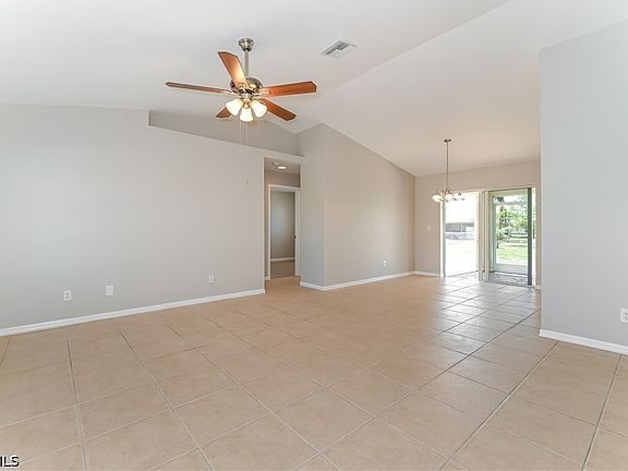4th image of 162 SE 18th St