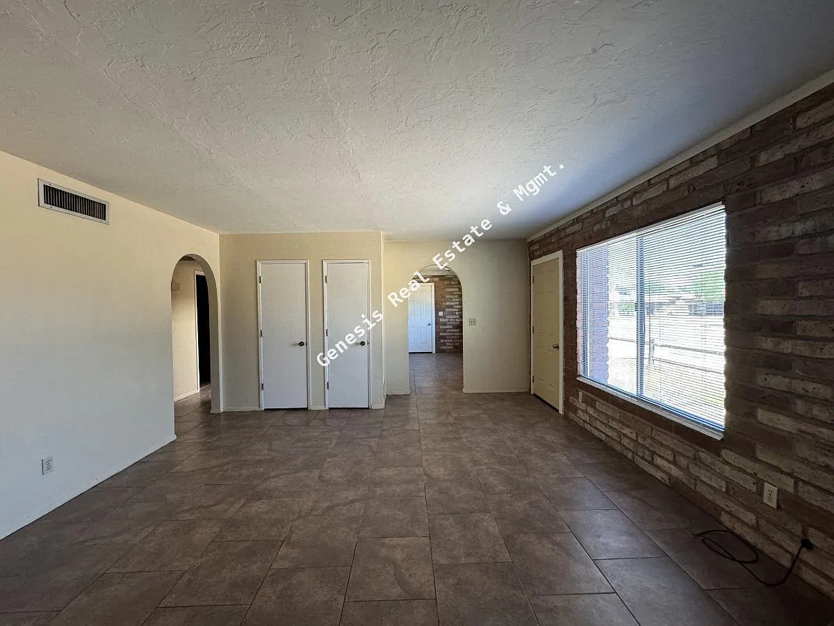 3 bed, 1.5 bath, 1040 sqft, $1,595 — Photo 4
