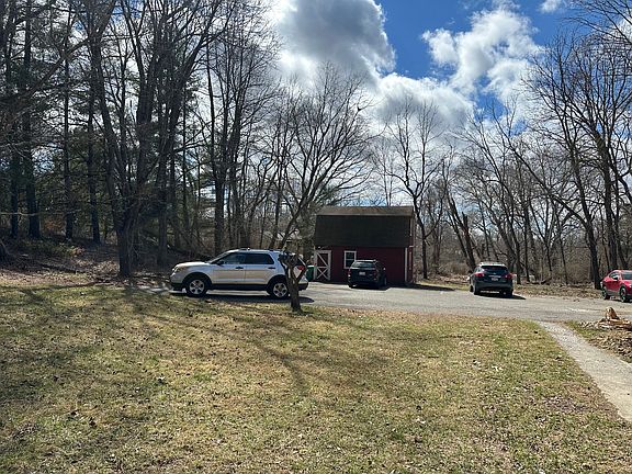 4th image of 2501 Meadowbrook Dr APT 6