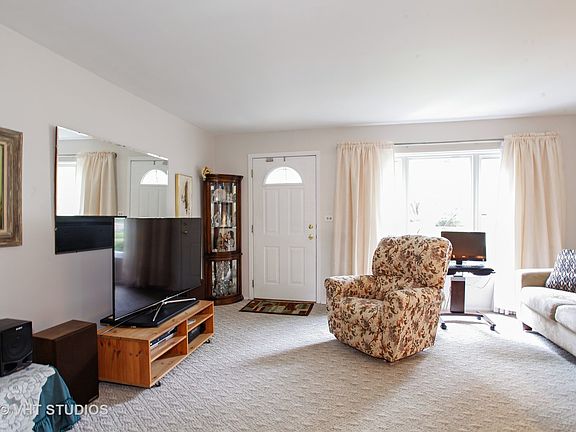 3rd image of 1137 Beach Ave