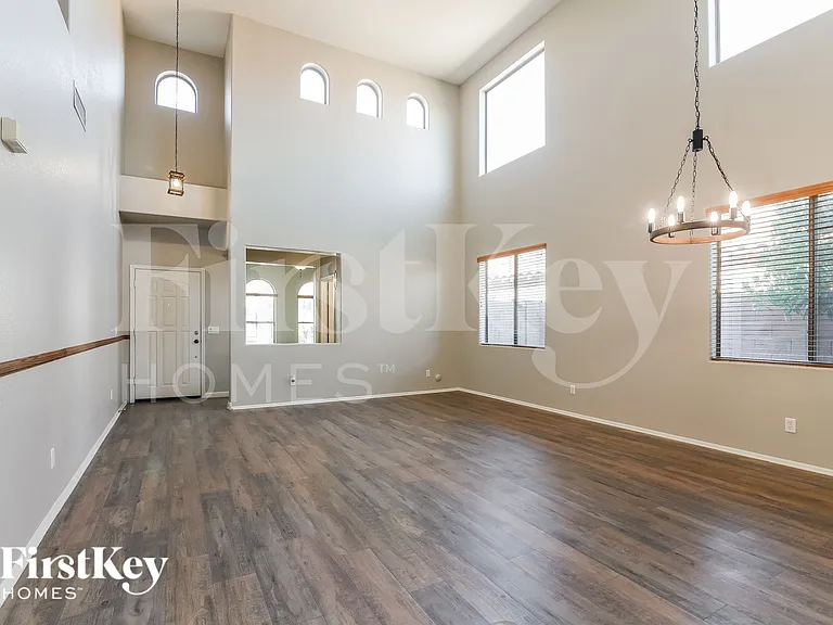 22427 N Vanderveen Way — Photo 3