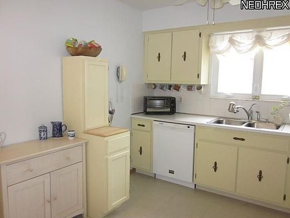 4th image of 1292 Gale Dr