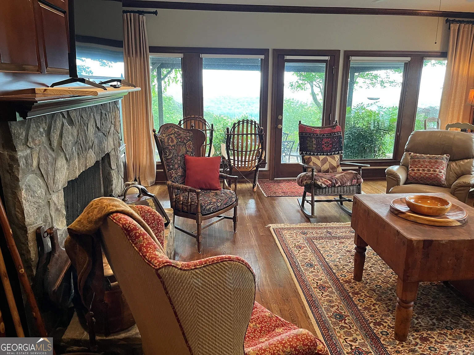 4 bed, 3.0 bath, 3285 sqft, $4,000 — Photo 4