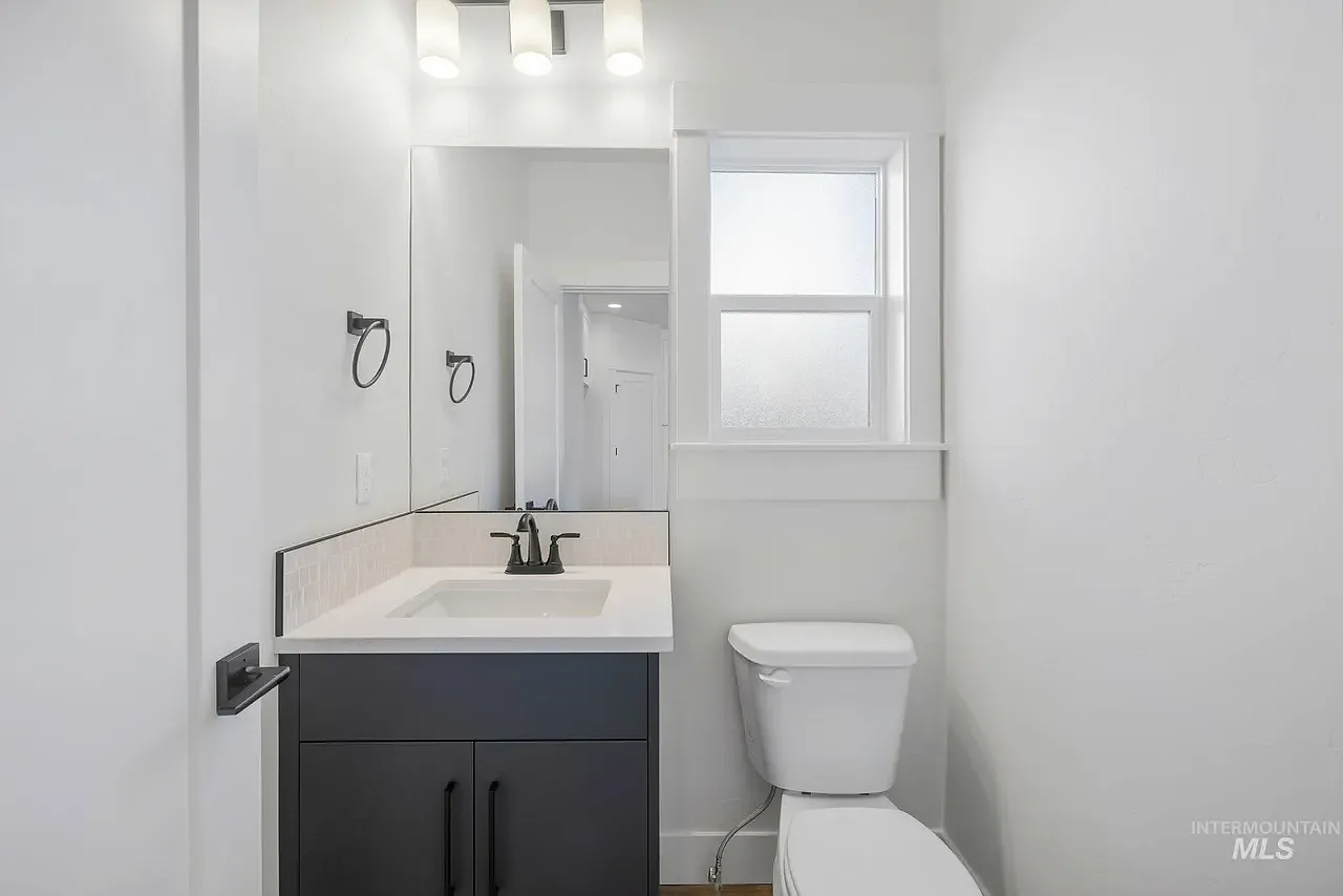 2 bed, 2.5 bath, 1692 sqft, $2,000 — Photo 1