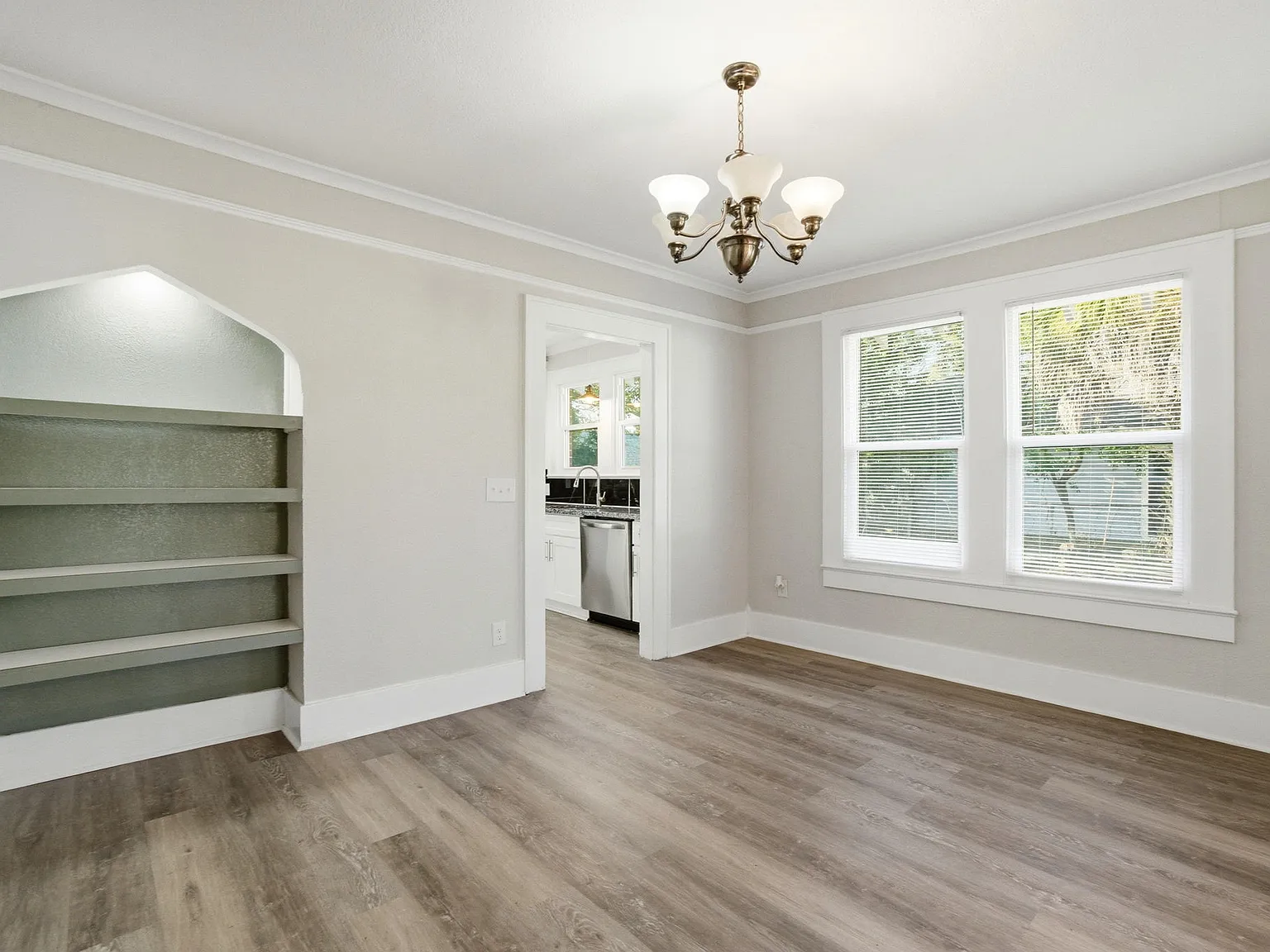 3 bed, 1300 sqft, $2,100 — Photo 4