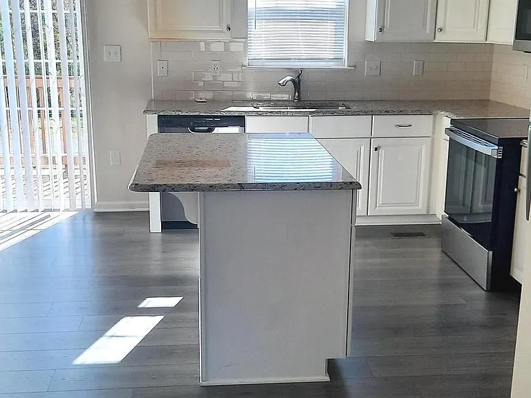 921 Admirals Quay Dr — Photo 3