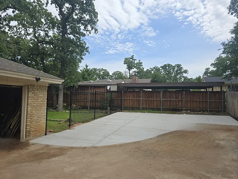 205 W Ash Ln — Photo 27