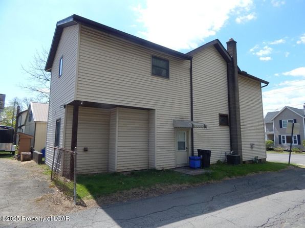 610 Park St, Moosic, PA 18507