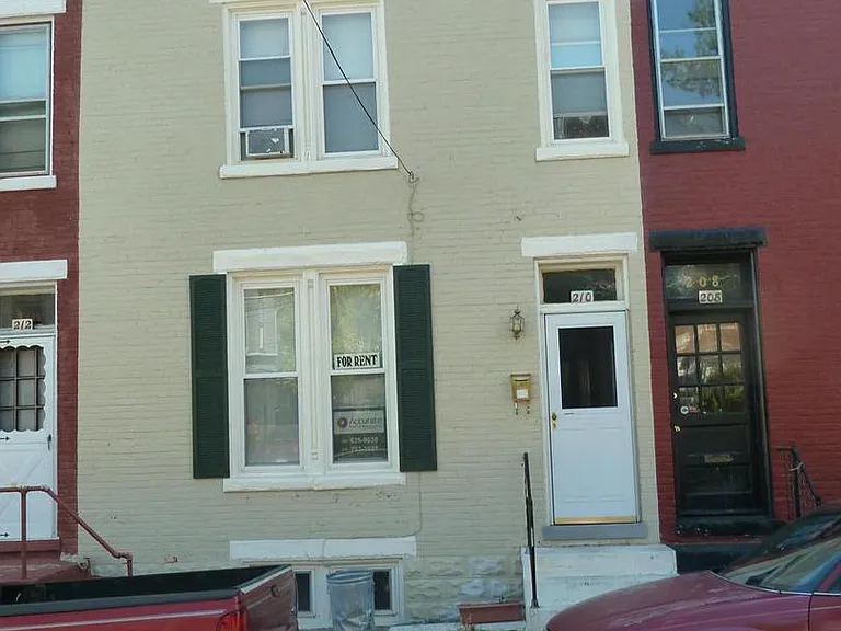 210 N Locust St — Photo 2