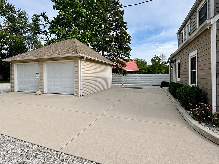 932 Robinson St — Photo 28