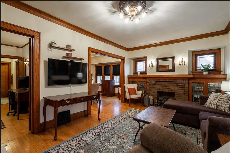 2 bed, 1195 sqft, $1,450 — Photo 2