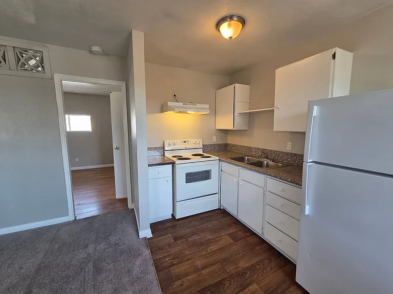 237 W Chicago Ave — Photo 5