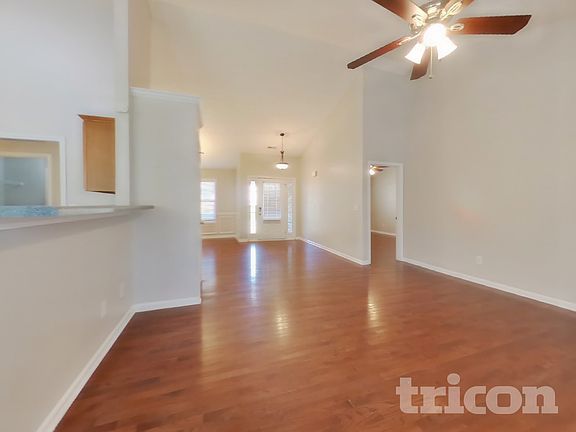 3rd image of 223 Overlook Ct