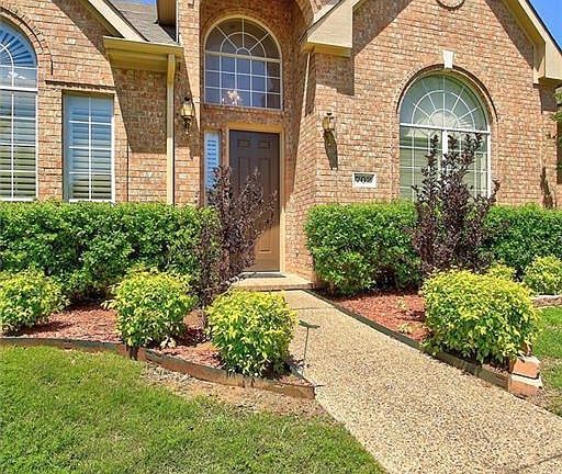 3rd image of 702 Graywood Ln