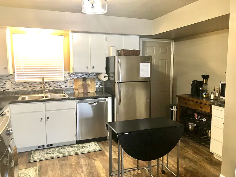 Fully equipped kitchen.