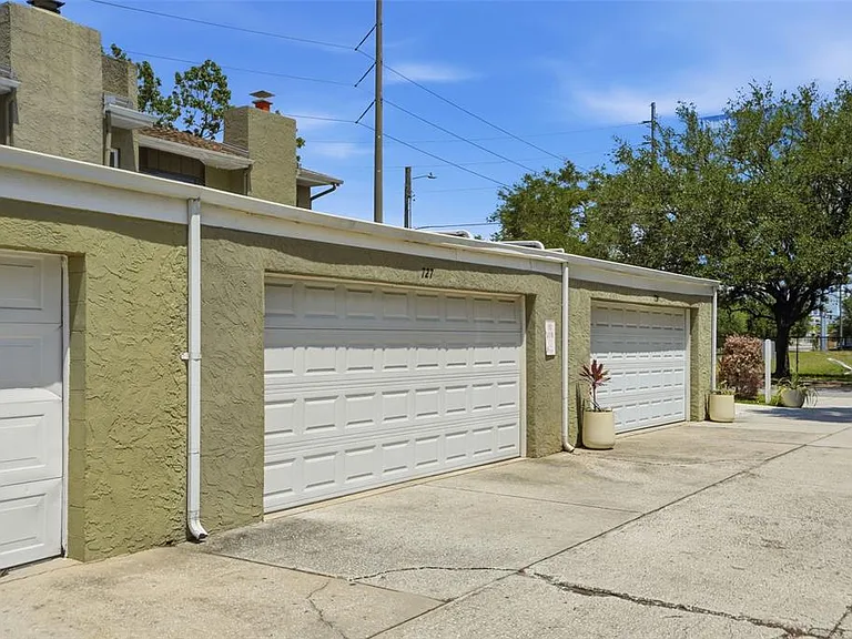 727 N Himes Ave — Photo 42