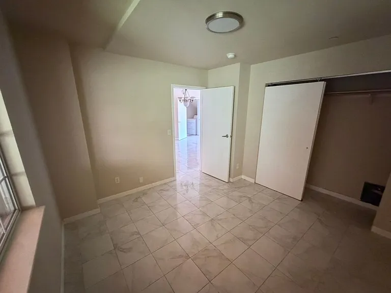 158 Caldecott Ln — Photo 8