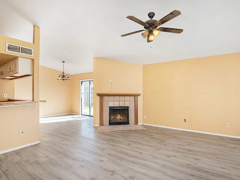 6600 Brookhaven Ct — Photo 4