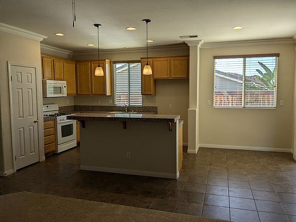 3rd image of 31137 Three Oaks Dr