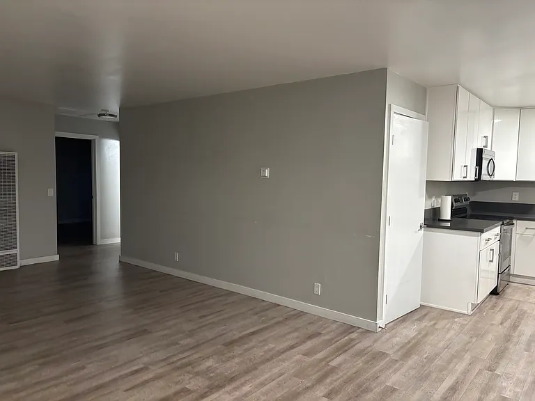 186-192 Selwyn Dr #2 — Photo 2