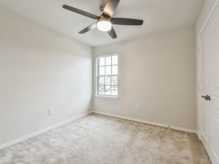 5047 Royal Amber Ln — Photo 38