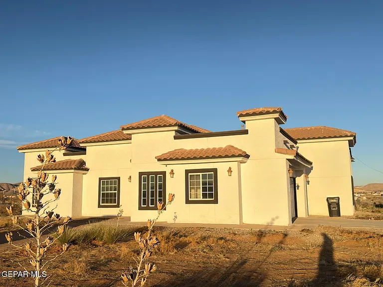 5466 Buffalo Creek Dr — Photo 3