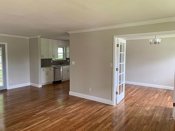 3rd image of 10920 Thornton Dr