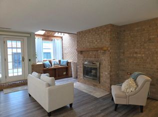 350 Oakwood Dr APT 4, New Brighton, MN 55112