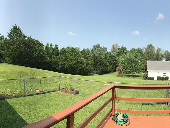 5th image of 405 Meadowlark Dr