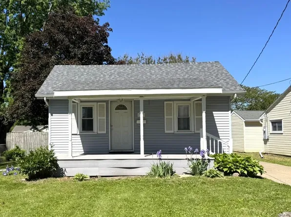 1384 Clark St, Galesburg, IL 61401