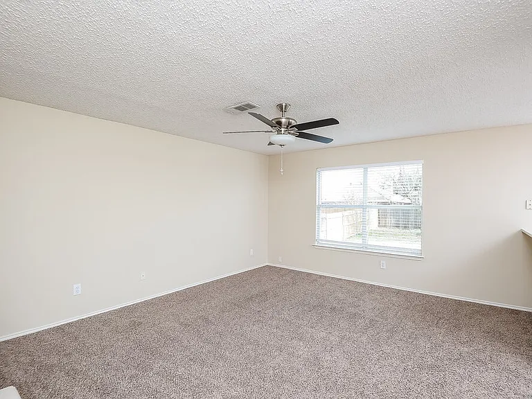 8716 Gaines Dr — Photo 4