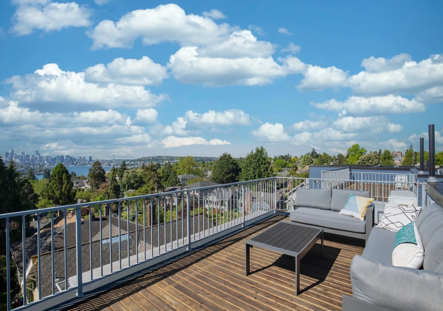 3BR 3BA Modern Cityscape- Rooftop Patio with Waterview,Near Stadium — Photo 1