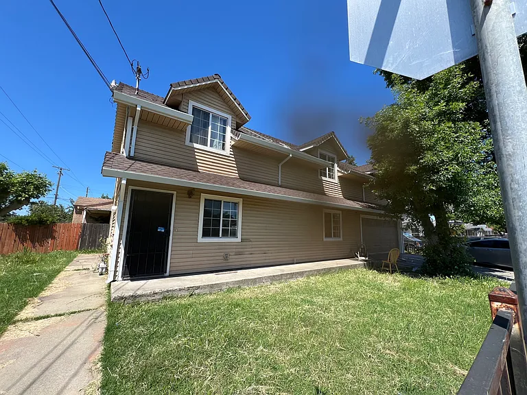 1657 Grand Ave — Photo 3
