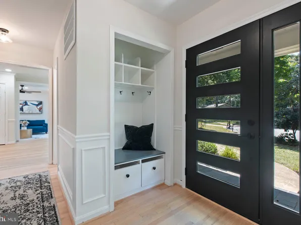 9112 Congressional Ct, Alexandria, VA 22309