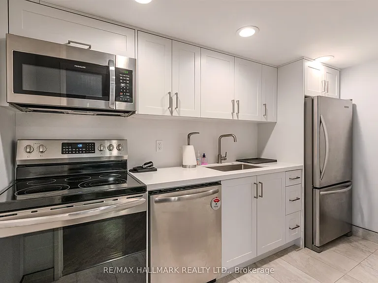 39 Parliament St #916 — Photo 41