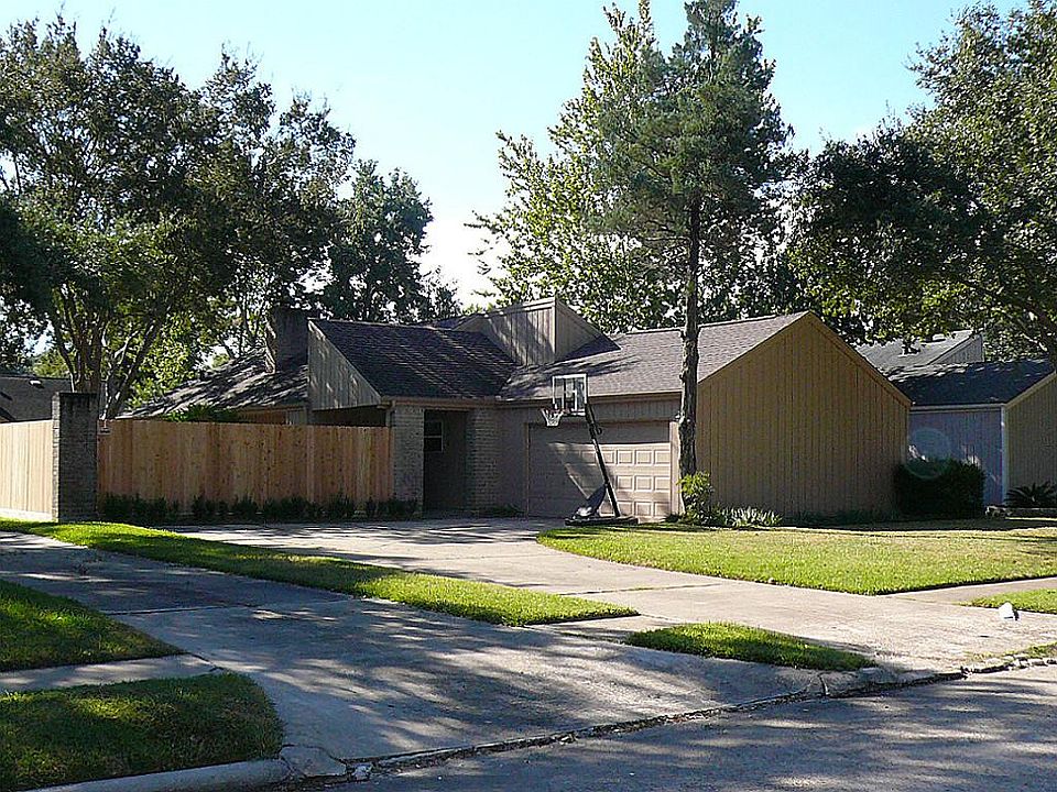 1st image of 15823 Fern Basin Dr