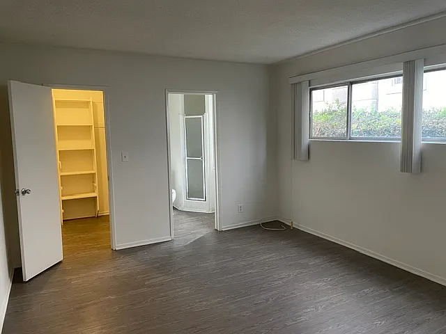 2 bed, 1200 sqft, $3,185 — Photo 2