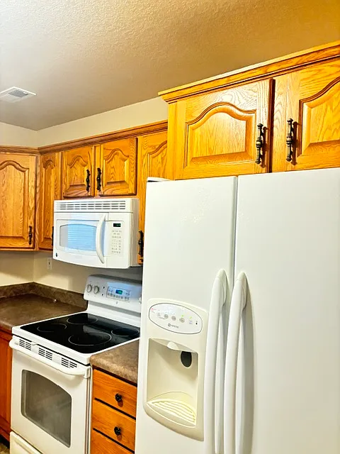 4 bed, 1400 sqft, $1,550 — Photo 2