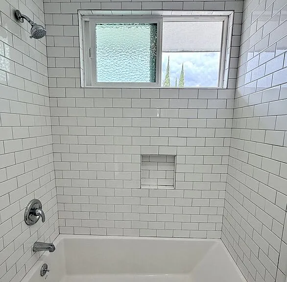 1000 Havenhurst Dr #7 — Photo 9